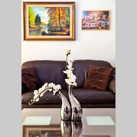 Art Antique Deluxe